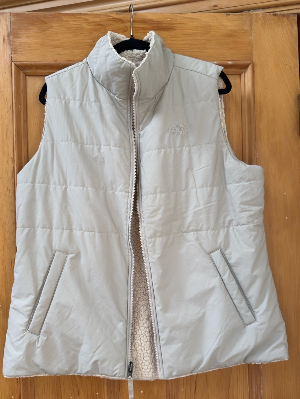 The North Face Mossbud Swirl Reversible Sherpa Fleece Vest XL Light Gray Cream